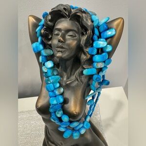 Beautiful Blue Beaded pearl shell Necklace